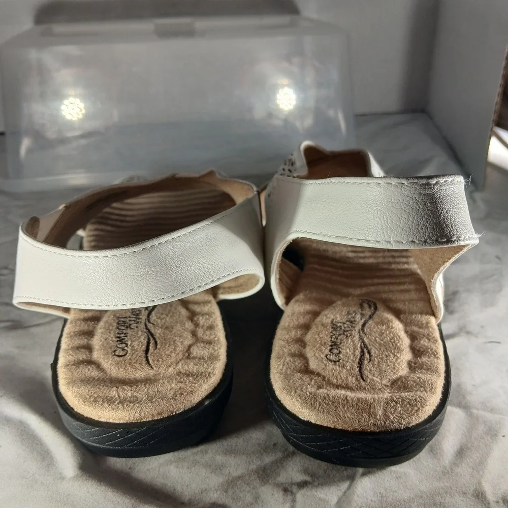 Easy Street‎ Comfort Wave White Laser Cut Slingback Sandals Womens 10M 31-6623